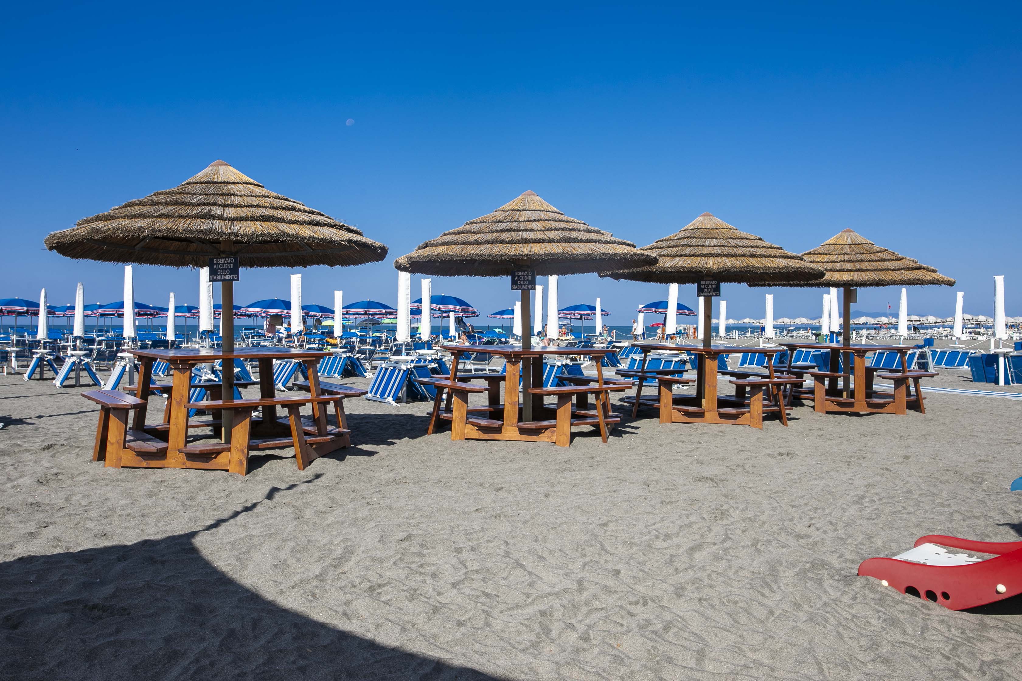 untranslated alt text with encoded arrows/bracket marks: [* unaware/vector diagram representation with circuit electronics...